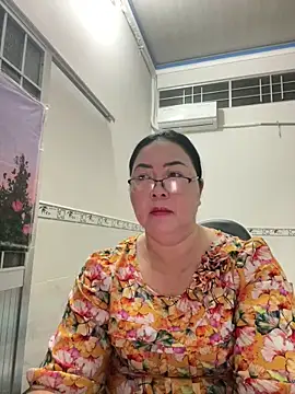 Snapshot of NDith chatting on 10/20/25, 09:59 NDith online show from 10/20/25, 09:59