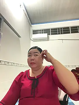 Snapshot of NDith chatting on 10/22/25, 10:42 NDith online show from 10/22/25, 10:42