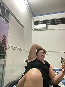 Snapshot of NDith chatting on 10/26/25, 12:22 NDith online show from 10/26/25, 12:22