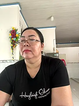 Snapshot of NDith chatting on 10/29/25, 01:52 NDith online show from 10/29/25, 01:52