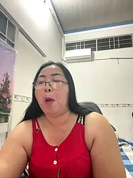 Snapshot of NDith chatting on 10/29/25, 01:57 NDith online show from 10/29/25, 01:57