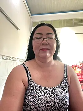 Snapshot of NDith chatting on 11/03/25, 11:48 NDith online show from 11/03/25, 11:48