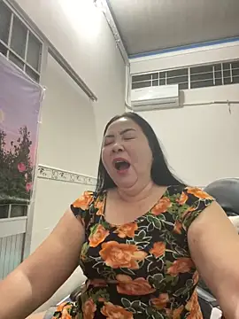 Snapshot of NDith chatting on 11/06/25, 01:23 NDith online show from 11/06/25, 01:23