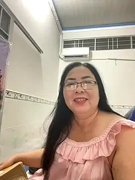 Snapshot of NDith chatting on 11/10/25, 01:32 NDith online show from 11/10/25, 01:32