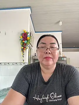 Snapshot of NDith chatting on 11/11/25, 02:00 NDith online show from 11/11/25, 02:00