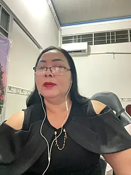 Snapshot of NDith chatting on 11/11/25, 02:06 NDith online show from 11/11/25, 02:06