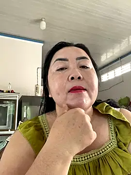 Snapshot of NDith chatting on 11/12/25, 02:23 NDith online show from 11/12/25, 02:23