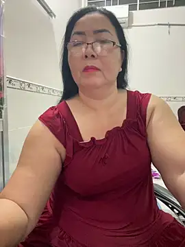 Snapshot of NDith chatting on 11/12/25, 02:28 NDith online show from 11/12/25, 02:28