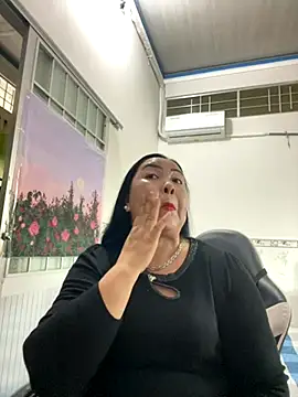 Snapshot of NDith chatting on 11/13/25, 08:57 NDith online show from 11/13/25, 08:57