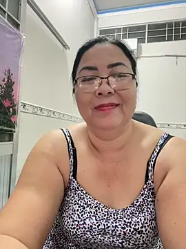 Snapshot of NDith chatting on 11/14/25, 11:31 NDith online show from 11/14/25, 11:31