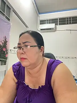 Snapshot of NDith chatting on 11/15/25, 11:40 NDith online show from 11/15/25, 11:40