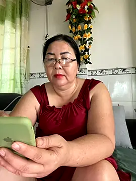 Snapshot of NDith chatting on 11/16/25, 11:54 NDith online show from 11/16/25, 11:54