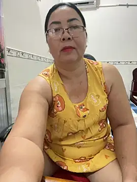 Snapshot of NDith chatting on 11/19/25, 01:44 NDith online show from 11/19/25, 01:44