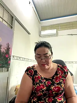 Snapshot of NDith chatting on 11/22/25, 04:33 NDith online show from 11/22/25, 04:33