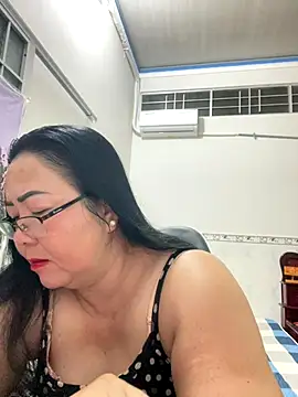 Snapshot of NDith chatting on 11/22/25, 09:47 NDith online show from 11/22/25, 09:47