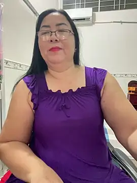 Snapshot of NDith chatting on 11/25/25, 11:32 NDith online show from 11/25/25, 11:32