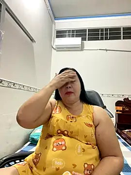 Snapshot of NDith chatting on 11/26/25, 12:06 NDith online show from 11/26/25, 12:06