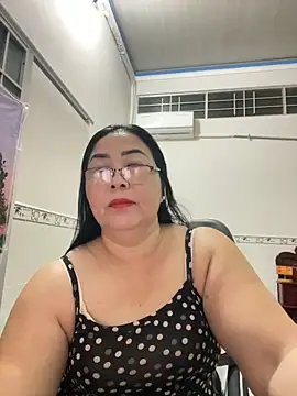 Snapshot of NDith chatting on 11/27/25, 12:29 NDith online show from 11/27/25, 12:29