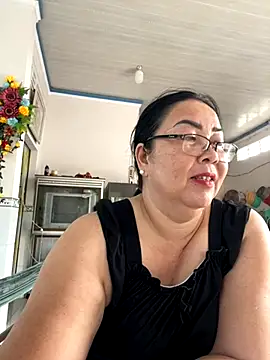 Snapshot of NDith chatting on 11/30/25, 12:58 NDith online show from 11/30/25, 12:58