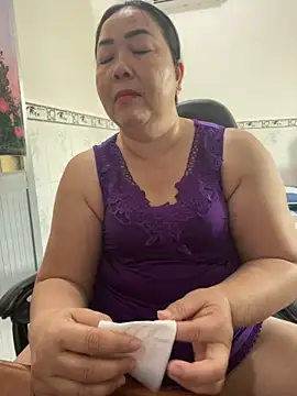 Snapshot of NDith chatting on 12/03/25, 08:56 NDith online show from 12/03/25, 08:56