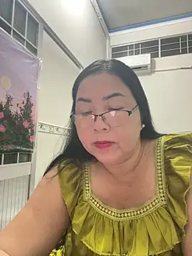 Snapshot of NDith chatting on 12/04/25, 11:30 NDith online show from 12/04/25, 11:30