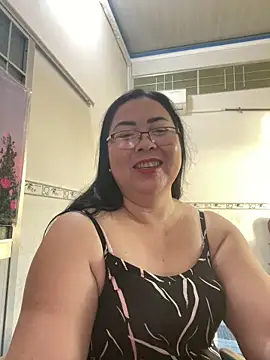 Snapshot of NDith chatting on 12/04/25, 11:35 NDith online show from 12/04/25, 11:35