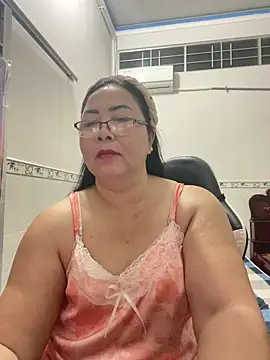 Snapshot of NDith chatting on 12/05/25, 01:42 NDith online show from 12/05/25, 01:42