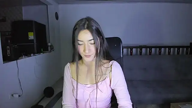 Snapshot of Amelie__88 chatting on 12/07/24, 10:28 Amelie 88 online show from 12/07/24, 10:28