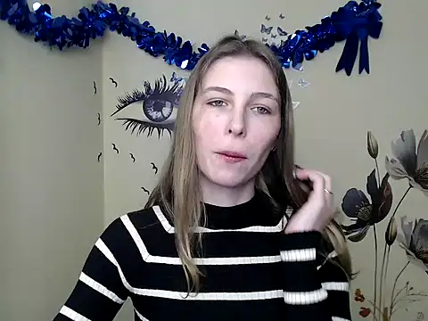 Snapshot of StrangerGi chatting on 02/13/25, 10:02 StrangerGi online show from 02/13/25, 10:02