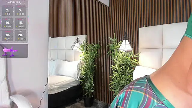 CailynBrowm online show from 10/22/25, 04:46