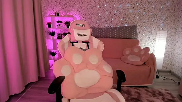 luna cross online show from 02/12/25, 06:51