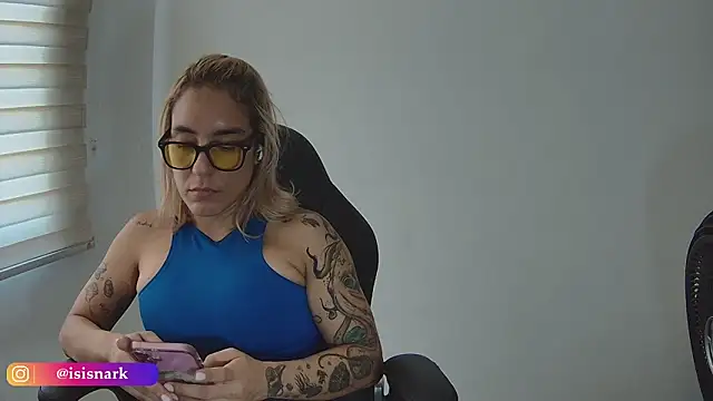 Snapshot of Isis69_ chatting on 04/14/26, 03:18 Isis69 online show from 04/14/26, 03:18