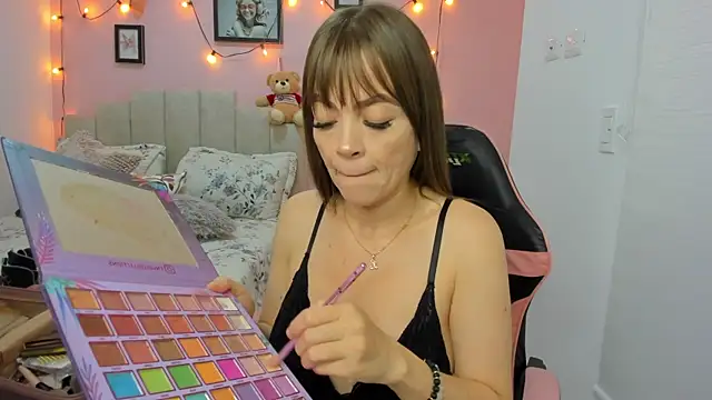 emilyharrix online show from 10/25/25, 04:46