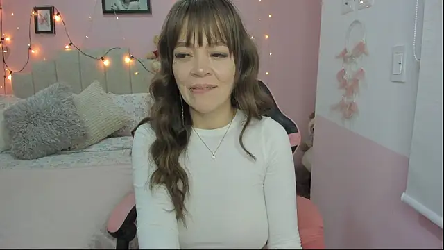 Snapshot of emilyharrix chatting on 03/20/26, 10:25 emilyharrix online show from 03/20/26, 10:25