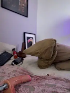 Snapshot of hannaasweet chatting on 04/21/26, 01:42 hannaasweet online show from 04/21/26, 01:42