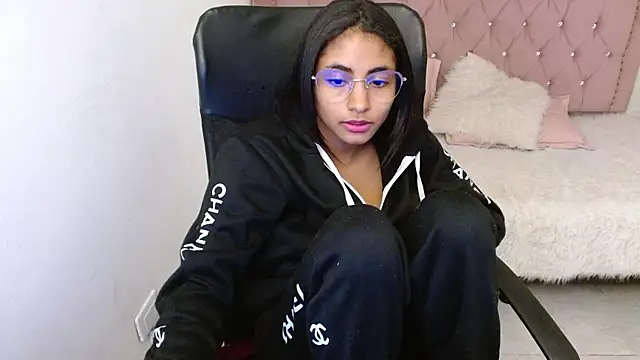 Snapshot of shaneelle chatting on 02/03/25, 09:30 shaneelle online show from 02/03/25, 09:30