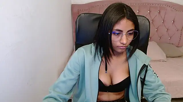 Snapshot of shaneelle chatting on 02/08/25, 06:12 shaneelle online show from 02/08/25, 06:12