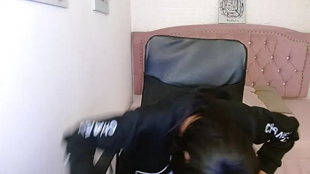 Snapshot of shaneelle chatting on 02/22/25, 06:06 shaneelle online show from 02/22/25, 06:06