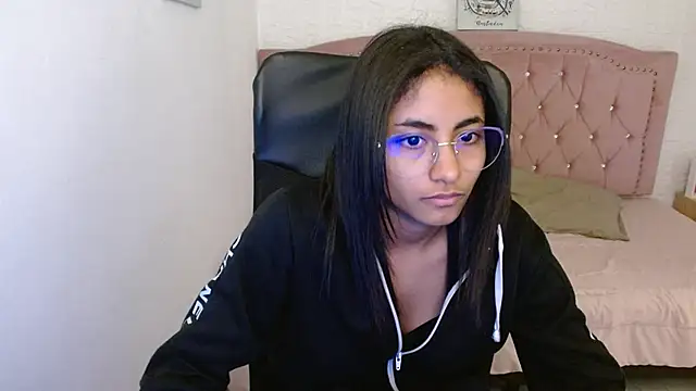 Snapshot of shaneelle chatting on 03/03/25, 09:22 shaneelle online show from 03/03/25, 09:22