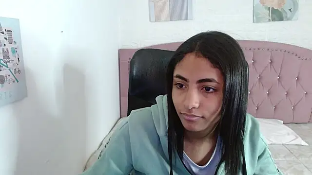 Snapshot of shaneelle chatting on 10/08/25, 03:04 shaneelle online show from 10/08/25, 03:04