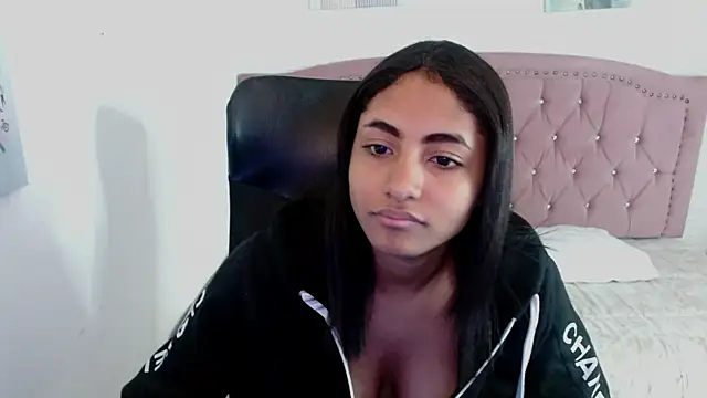 Snapshot of shaneelle chatting on 10/09/25, 03:15 shaneelle online show from 10/09/25, 03:15