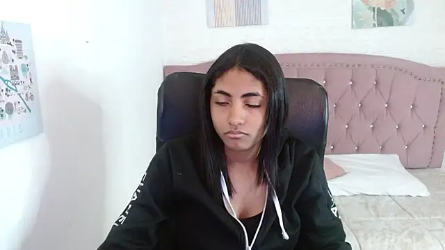 Snapshot of shaneelle chatting on 10/11/25, 03:06 shaneelle online show from 10/11/25, 03:06