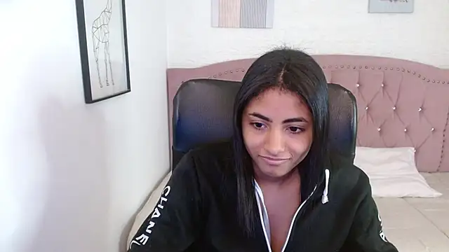 Snapshot of shaneelle chatting on 10/18/25, 03:09 shaneelle online show from 10/18/25, 03:09