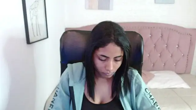 Snapshot of shaneelle chatting on 10/29/25, 03:09 shaneelle online show from 10/29/25, 03:09