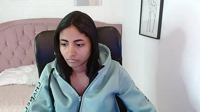 Snapshot of shaneelle chatting on 11/10/25, 03:05 shaneelle online show from 11/10/25, 03:05