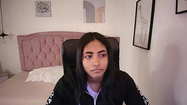 Snapshot of shaneelle chatting on 11/18/25, 03:01 shaneelle online show from 11/18/25, 03:01