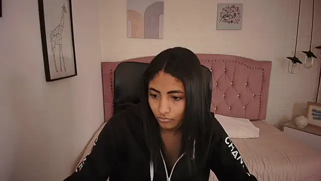 Snapshot of shaneelle chatting on 11/20/25, 03:07 shaneelle online show from 11/20/25, 03:07