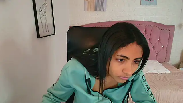 Snapshot of shaneelle chatting on 12/04/25, 03:05 shaneelle online show from 12/04/25, 03:05