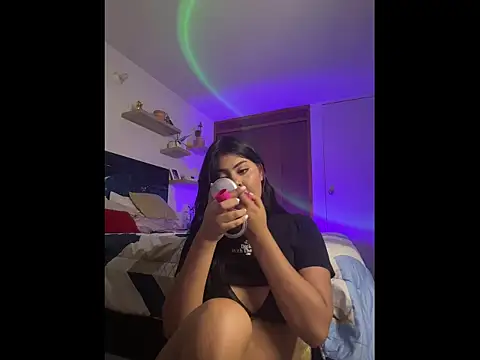 Snapshot of SusyAlvarez chatting on 10/17/25, 01:09 SusyAlvarez online show from 10/17/25, 01:09