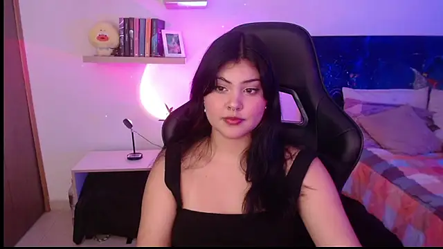 Snapshot of SusyAlvarez chatting on 11/19/25, 01:16 SusyAlvarez online show from 11/19/25, 01:16